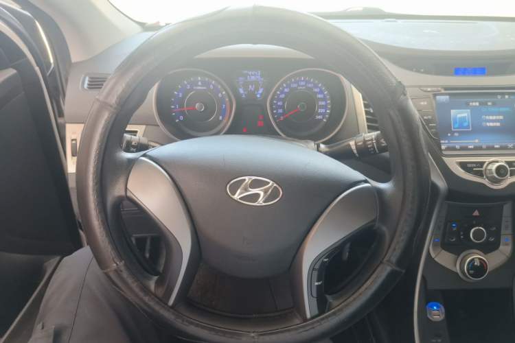 Used Hyundai Elantra (5th Generation / Langdong) 2015 1.6L Automatic Fashion Model Steering Wheel