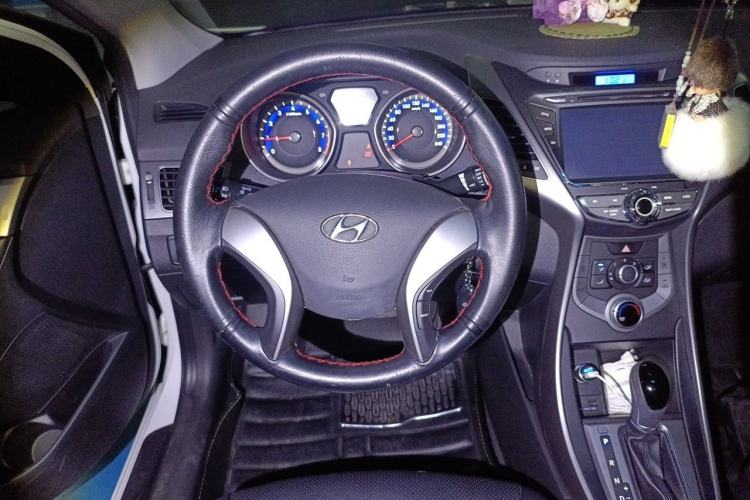 Used Hyundai Elantra (5th Generation / Langdong) 2015 1.6L Automatic Fashion Model Steering Wheel