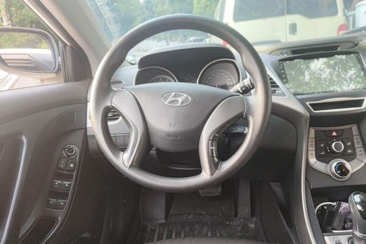 Used Hyundai Elantra (5th Generation / Langdong) 2015 1.6L Automatic Fashion Model Steering Wheel