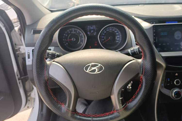 Used Hyundai Elantra (5th Generation / Langdong) 2015 1.6L Automatic Fashion Model Steering Wheel