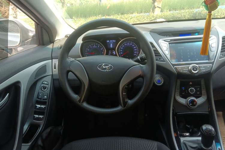 Used Hyundai Elantra (5th Generation / Langdong) 2015 1.6L Manual Leading Model Steering Wheel