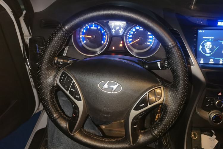 Used Hyundai Elantra (5th Generation / Langdong) 2015 1.6L Automatic Fashion Model Steering Wheel