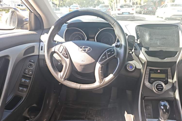 Used Hyundai Elantra (5th Generation / Langdong) 2015 1.6L Automatic Luxury Model Steering Wheel