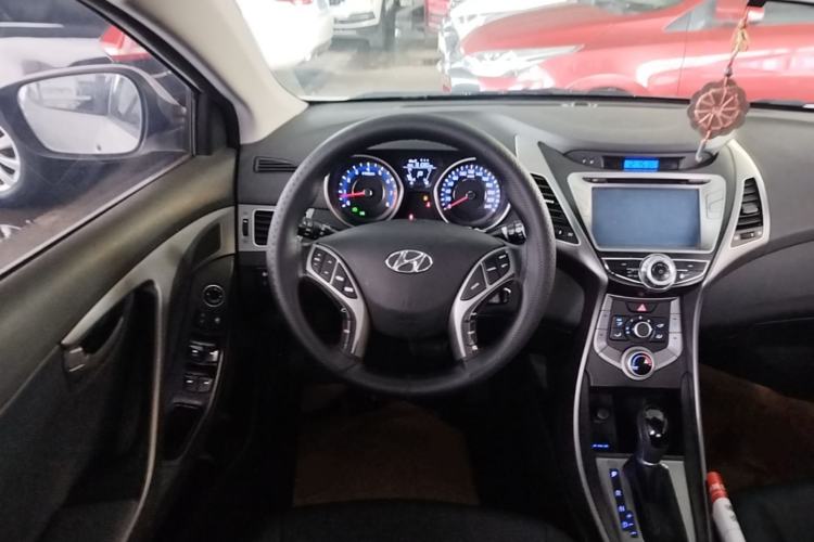Used Hyundai Elantra (5th Generation / Langdong) 2015 1.6L Automatic Fashion Model Steering Wheel