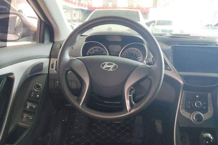 Used Hyundai Elantra (5th Generation / Langdong) 2015 1.6L Automatic Fashion Model Steering Wheel