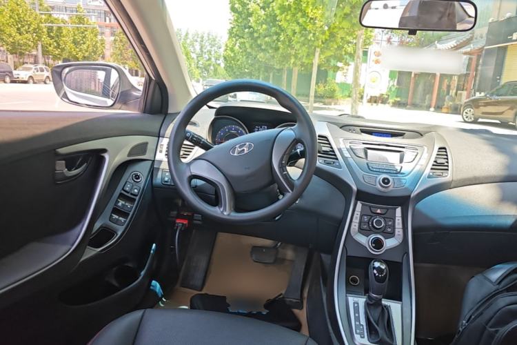 Used Hyundai Elantra (5th Generation / Langdong) 2015 1.6L Automatic Fashion Model Steering Wheel