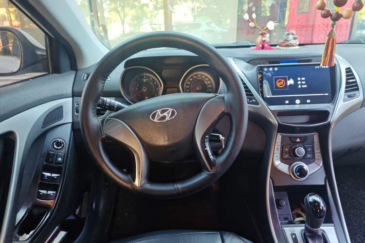 Used Hyundai Elantra (5th Generation / Langdong) 2015 1.6L Automatic Fashion Model Steering Wheel