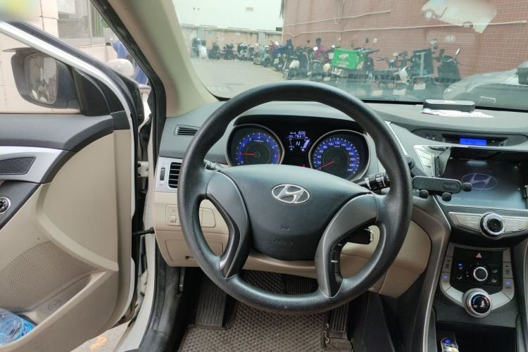 Used Hyundai Elantra (5th Generation / Langdong) 2015 1.6L Automatic Fashion Model Steering Wheel