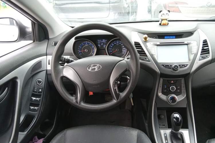 Used Hyundai Elantra (5th Generation / Langdong) 2015 1.6L Automatic Fashion Model Steering Wheel