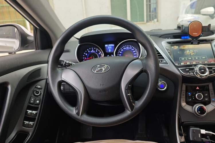 Used Hyundai Elantra (5th Generation / Langdong) 2015 1.6L Manual Leading Model Steering Wheel