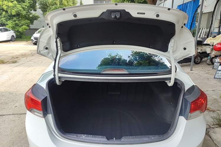 Used Hyundai Elantra (5th Generation / Langdong) 2015 1.6L Automatic Leading Model Trunk