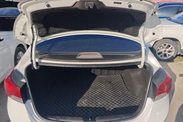 Used Hyundai Elantra (5th Generation / Langdong) 2015 1.6L Automatic Fashion Model Trunk