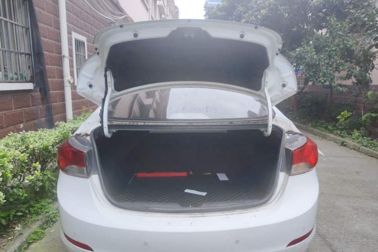 Used Hyundai Elantra (5th Generation / Langdong) 2015 1.6L Automatic Fashion Model Trunk