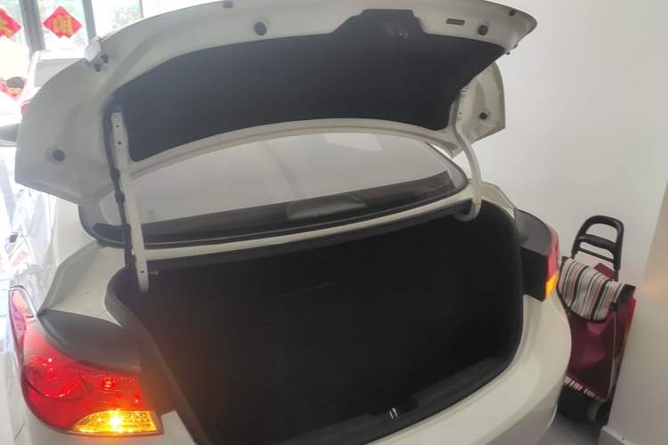 Used Hyundai Elantra (5th Generation / Langdong) 2015 1.6L Automatic Fashion Model Trunk