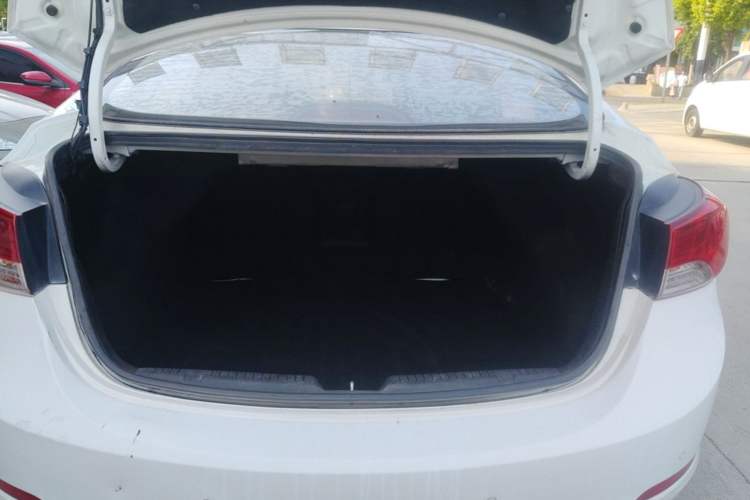 Used Hyundai Elantra (5th Generation / Langdong) 2015 1.6L Manual Leading Model Trunk