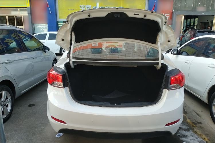 Used Hyundai Elantra (5th Generation / Langdong) 2015 1.6L Automatic Fashion Model Trunk