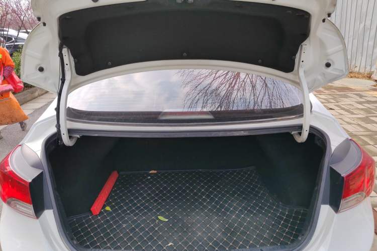 Used Hyundai Elantra (5th Generation / Langdong) 2015 1.6L Automatic Fashion Model Trunk