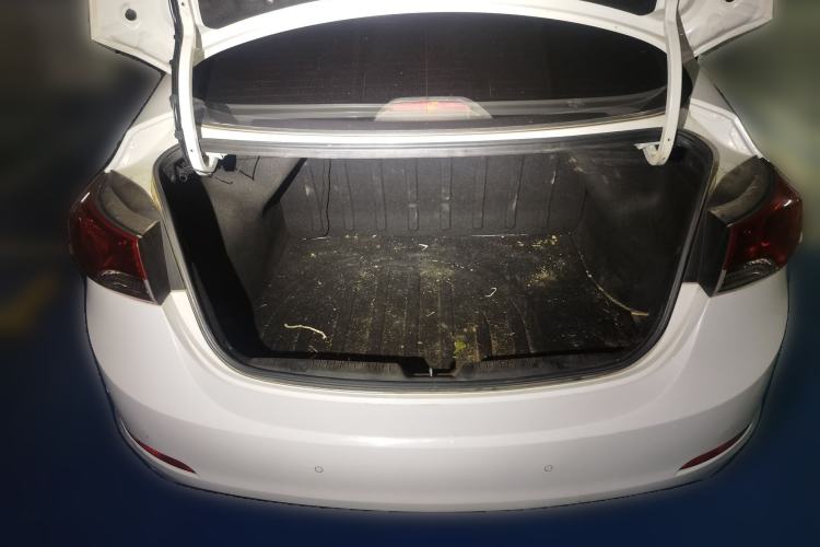 Used Hyundai Elantra (5th Generation / Langdong) 2015 1.6L Automatic Fashion Model Trunk