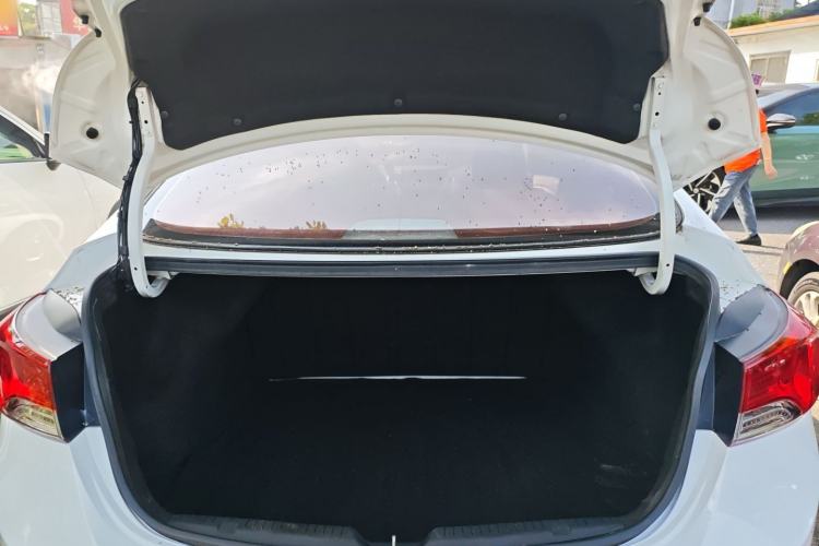 Used Hyundai Elantra (5th Generation / Langdong) 2015 1.6L Manual Fashion Edition Trunk