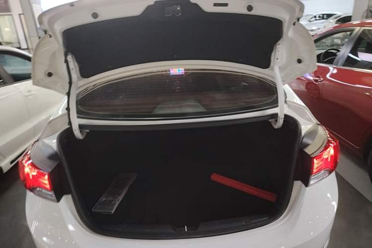 Used Hyundai Elantra (5th Generation / Langdong) 2015 1.6L Automatic Leading Model Trunk
