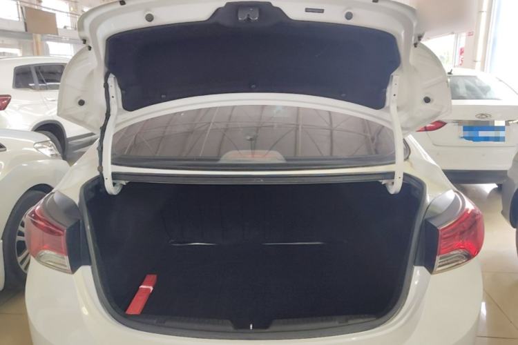 Used Hyundai Elantra (5th Generation / Langdong) 2015 1.6L Automatic Fashion Model Trunk