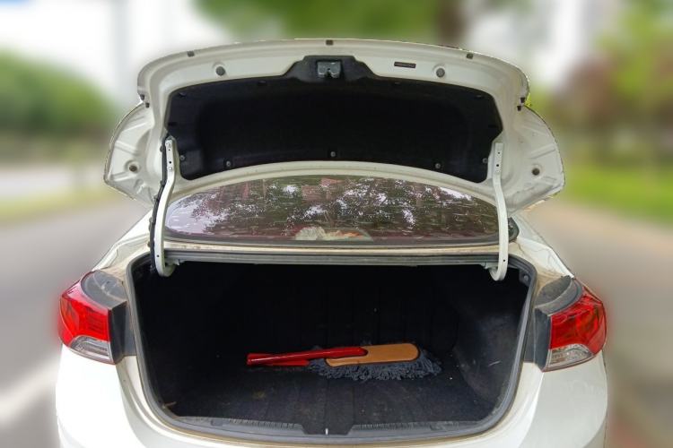 Used Hyundai Elantra (5th Generation / Langdong) 2015 1.6L Automatic Fashion Model Trunk