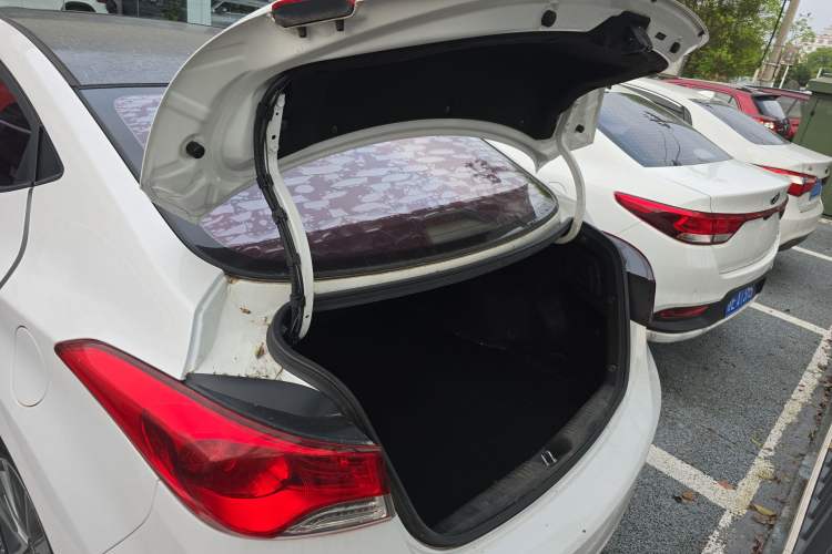 Used Hyundai Elantra (5th Generation / Langdong) 2015 1.6L Automatic Leading Model Trunk