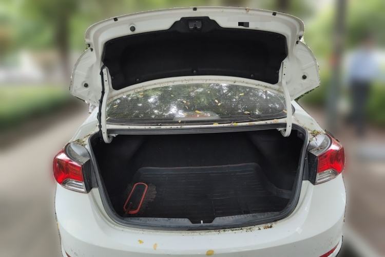 Used Hyundai Elantra (5th Generation / Langdong) 2015 1.6L Automatic Fashion Model Trunk