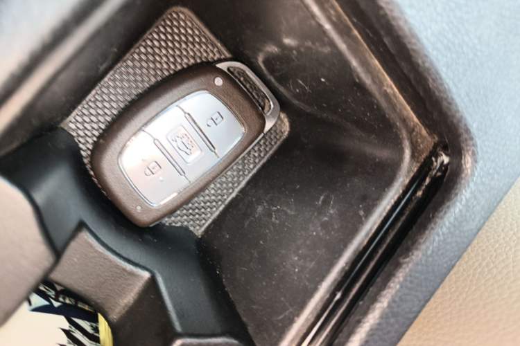 Used Hyundai Elantra (5th Generation / Langdong) 2015 1.6L Automatic Leading Model Vehicle Key
