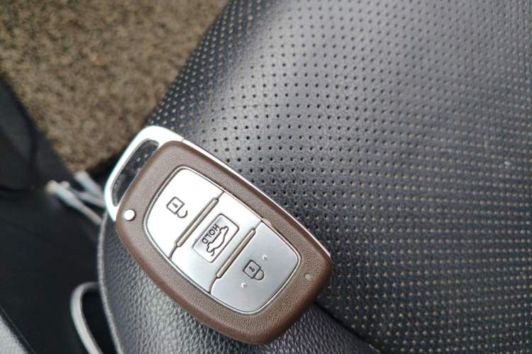 Used Hyundai Elantra (5th Generation / Langdong) 2015 1.6L Automatic Luxury Model Vehicle Key