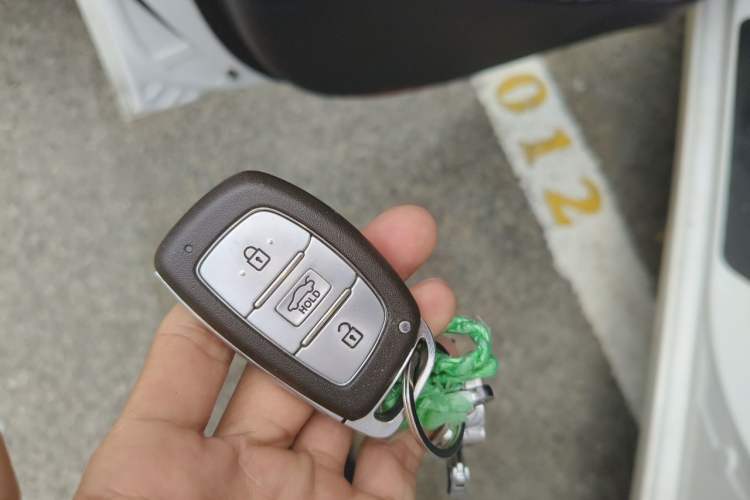 Used Hyundai Elantra (5th Generation / Langdong) 2015 1.6L Manual Leading Model Vehicle Key