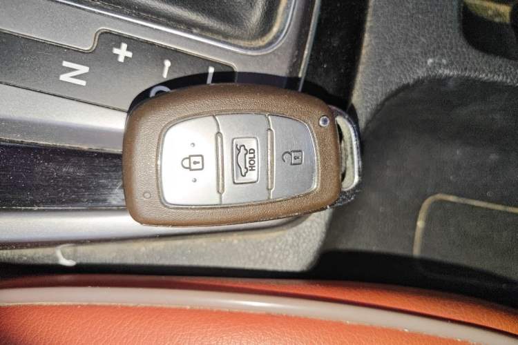 Used Hyundai Elantra (5th Generation / Langdong) 2015 1.6L Automatic Leading Model Vehicle Key