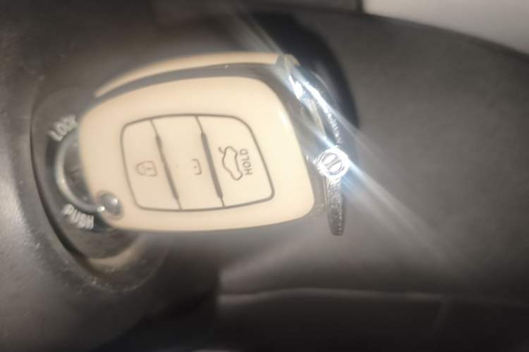 Used Hyundai Elantra (5th Generation / Langdong) 2015 1.6L Automatic Fashion Model Vehicle Key