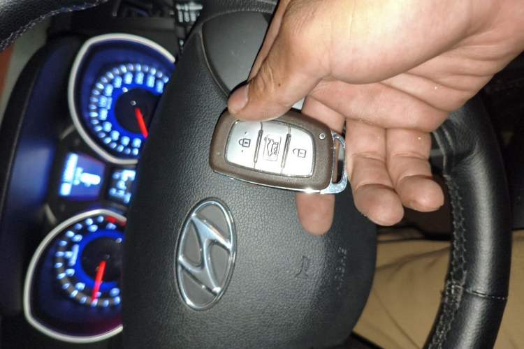 Used Hyundai Elantra (5th Generation / Langdong) 2015 1.6L Automatic Leading Model Vehicle Key