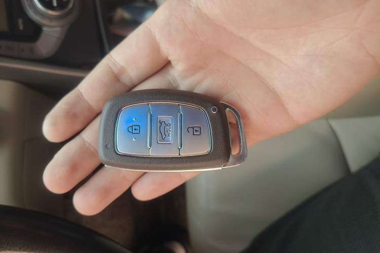 Used Hyundai Elantra (5th Generation / Langdong) 2015 1.6L Automatic Luxury Model Vehicle Key