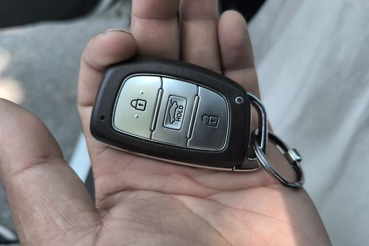 Used Hyundai Elantra (5th Generation / Langdong) 2015 1.6L Manual Leading Model Vehicle Key
