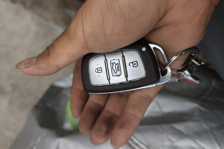 Used Hyundai Elantra (5th Generation / Langdong) 2015 1.6L Automatic Luxury Model Vehicle Key