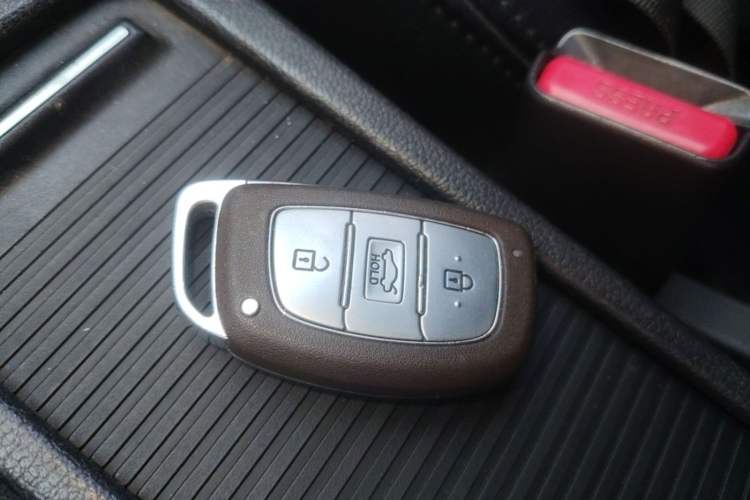Used Hyundai Elantra (5th Generation / Langdong) 2015 1.6L Manual Leading Model Vehicle Key