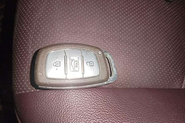 Used Hyundai Elantra (5th Generation / Langdong) 2015 1.6L Automatic Luxury Model Vehicle Key