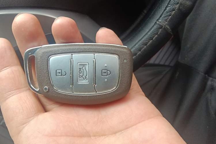 Used Hyundai Elantra (5th Generation / Langdong) 2015 1.6L Manual Leading Model Vehicle Key
