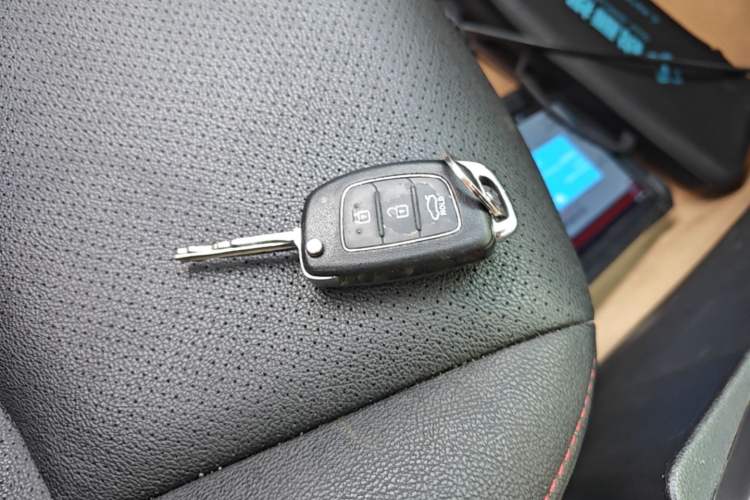 Used Hyundai Elantra (5th Generation / Langdong) 2015 1.6L Automatic Fashion Model Vehicle Key