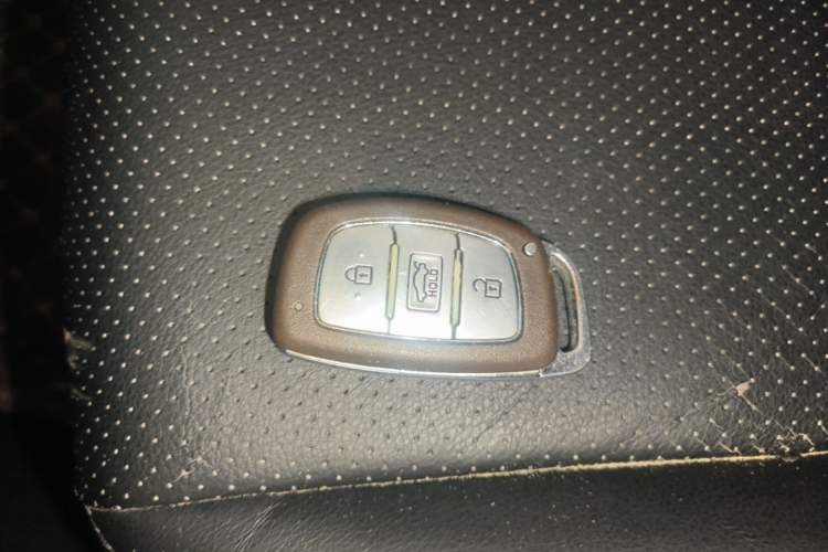Used Hyundai Elantra (5th Generation / Langdong) 2015 1.6L Automatic Leading Model Vehicle Key