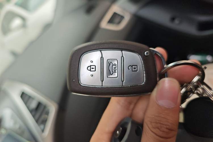 Used Hyundai Elantra (5th Generation / Langdong) 2015 1.6L Manual Leading Model Vehicle Key