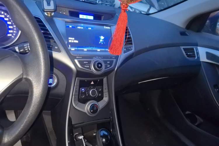 Used Hyundai Elantra (5th Generation / Langdong) 2015 1.6L Automatic Leading Model Audio And AC Panel