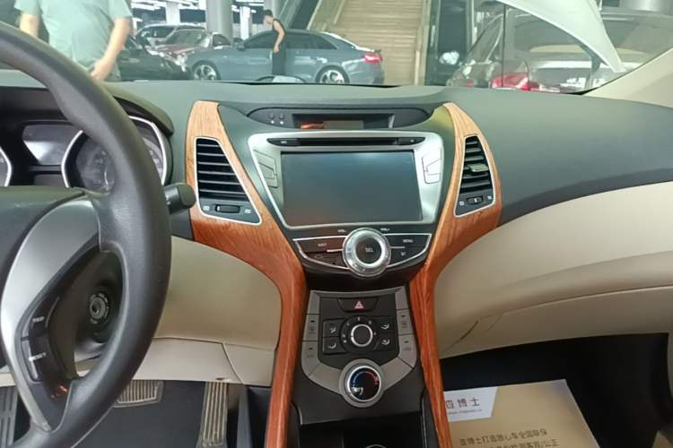 Used Hyundai Elantra (5th Generation / Langdong) 2015 1.6L Automatic Fashion Model Audio And AC Panel