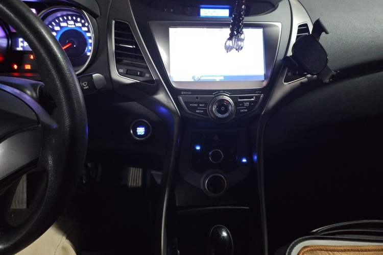 Used Hyundai Elantra (5th Generation / Langdong) 2015 1.6L Automatic Luxury Model Audio And AC Panel