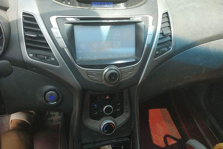 Used Hyundai Elantra (5th Generation / Langdong) 2015 1.6L Manual Leading Model Audio And AC Panel