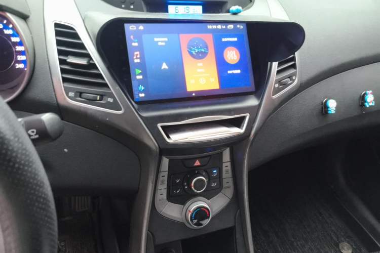 Used Hyundai Elantra (5th Generation / Langdong) 2015 1.6L Automatic Fashion Model Audio And AC Panel