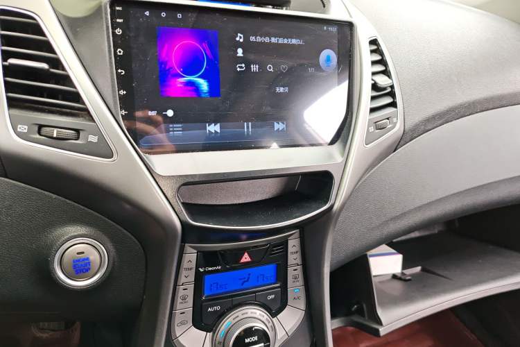 Used Hyundai Elantra (5th Generation / Langdong) 2015 1.6L Automatic Luxury Model Audio And AC Panel