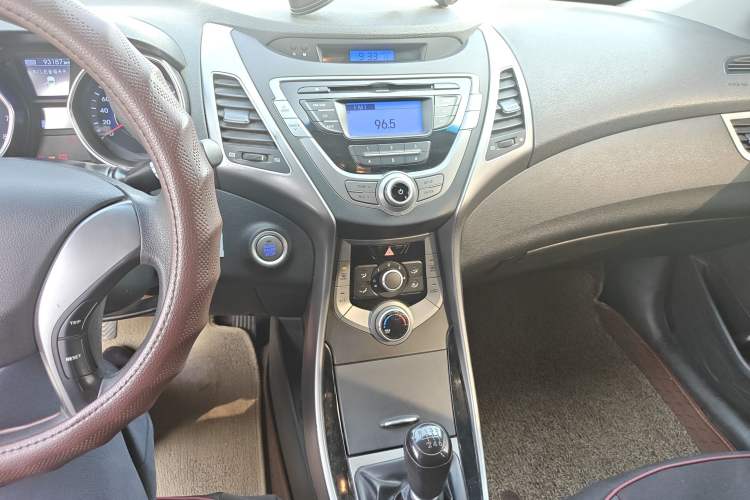Used Hyundai Elantra (5th Generation / Langdong) 2015 1.6L Manual Leading Model Audio And AC Panel